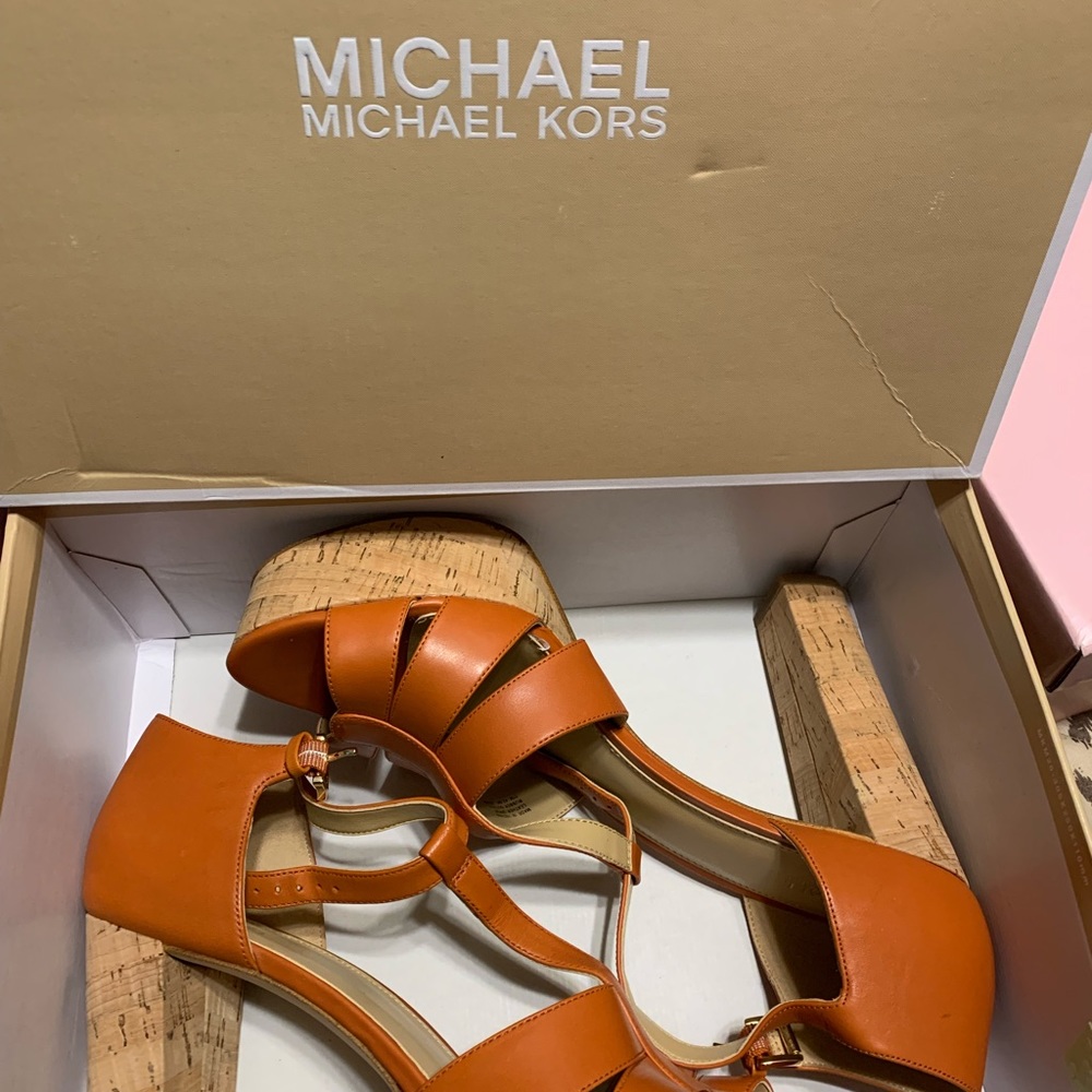 New sandals - Picture 2 of 2